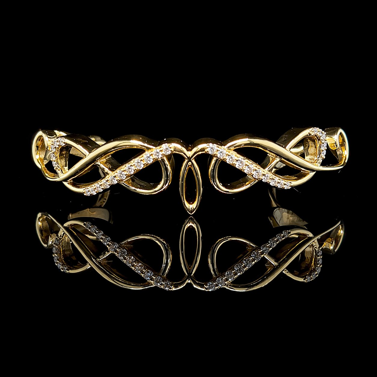Composition V — Organic, Open Structure, Yellow Gold, Pavé, Round Cut